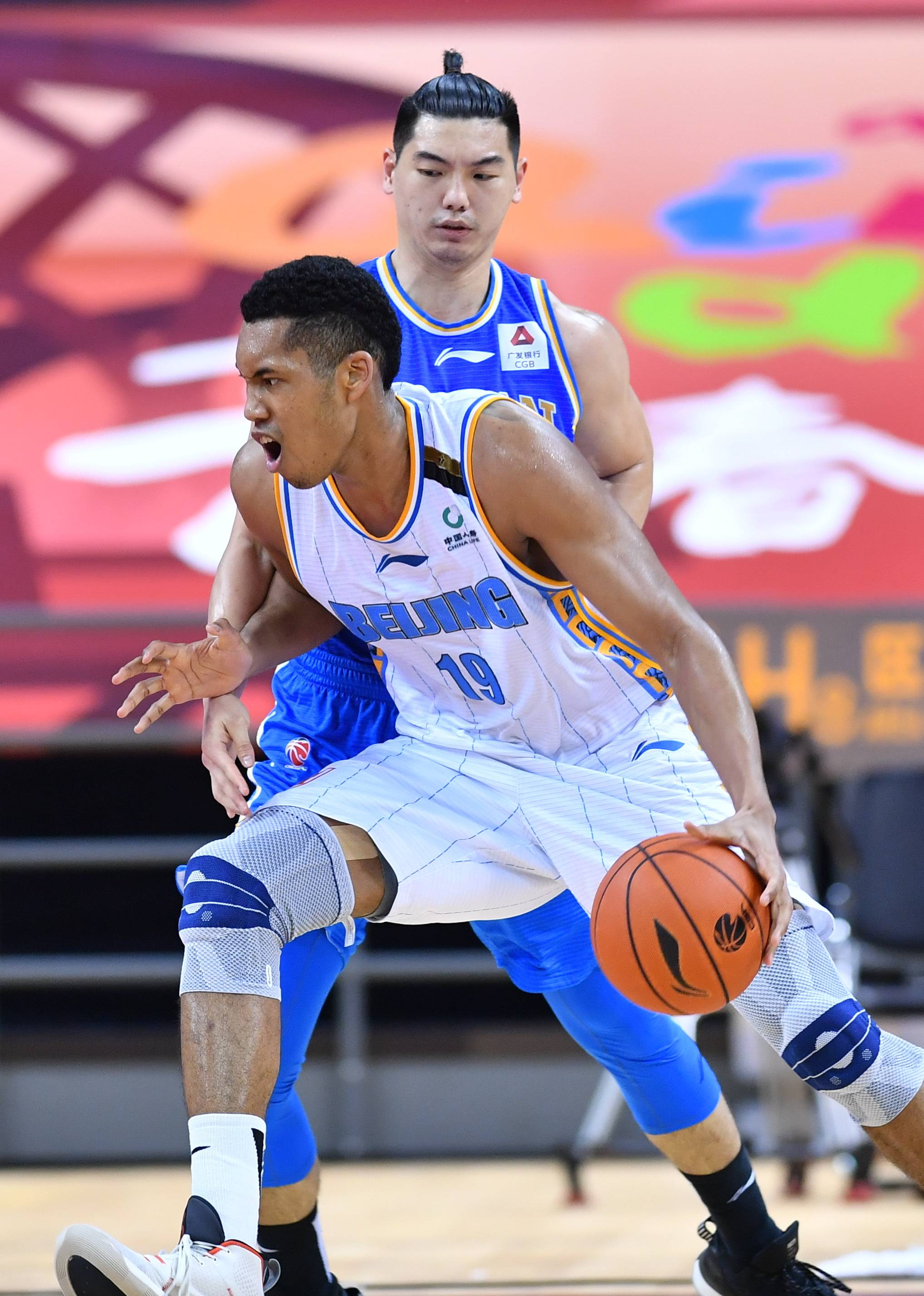 延伸了他的 延伸了他的